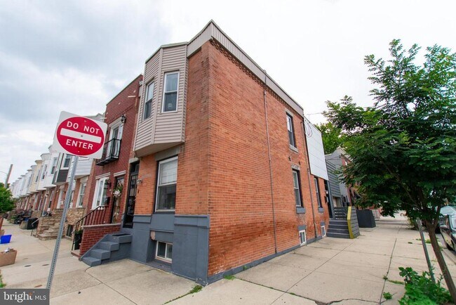 Building Photo - 152 Tree St
