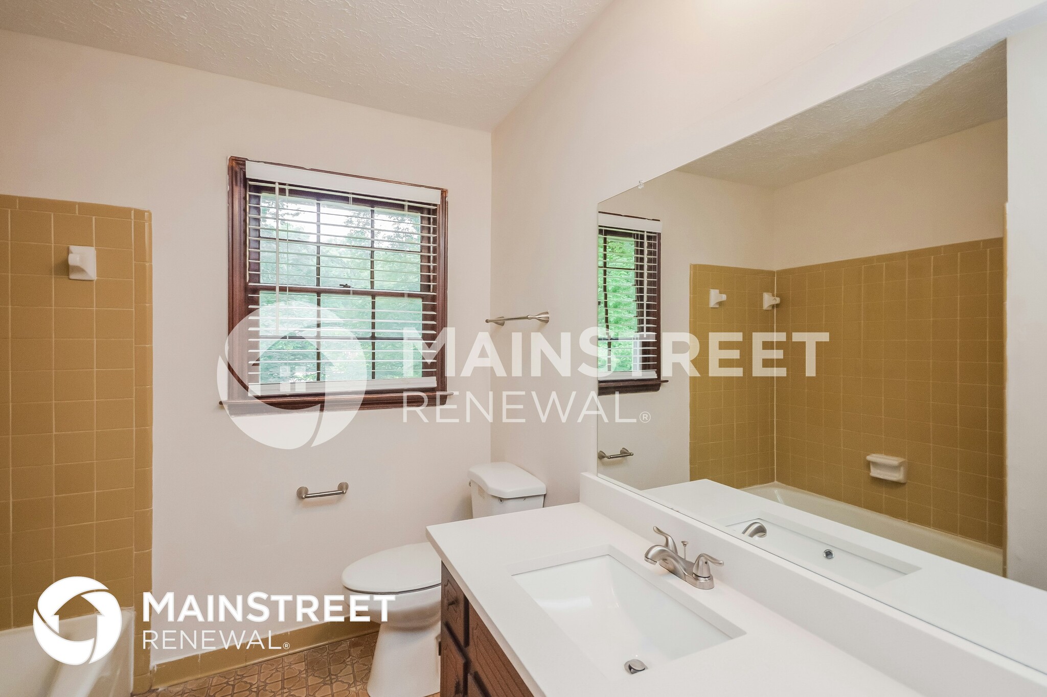 Building Photo - 2245 Pinewood Dr