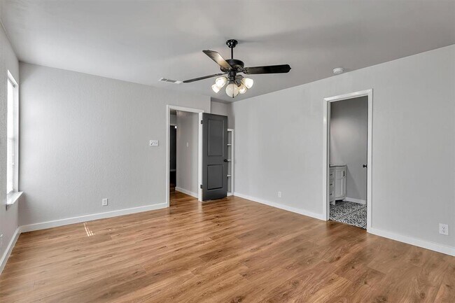 Building Photo - 1308 Troy Ln