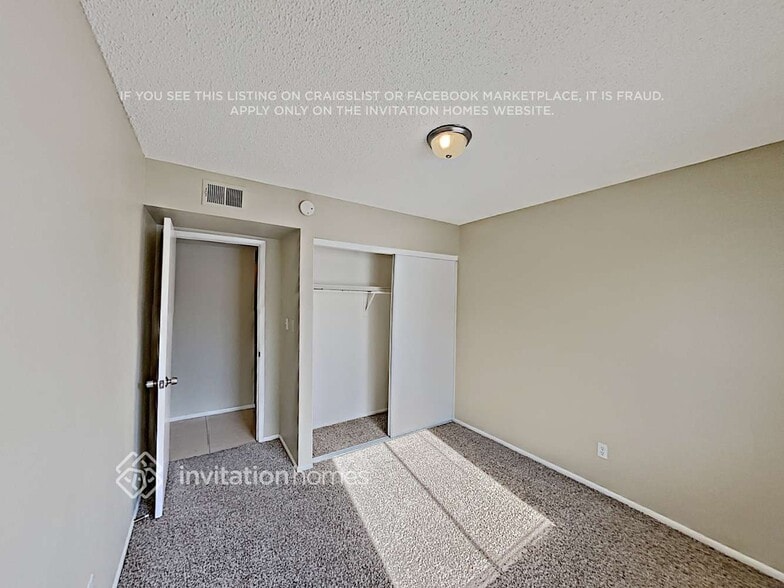 Building Photo - 7016 W Wilshire Dr