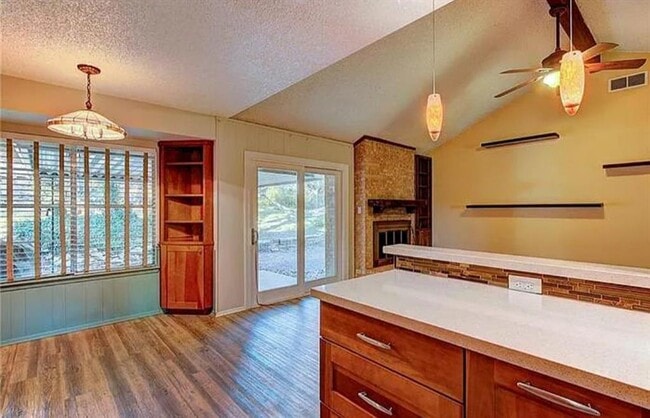 Building Photo - 7008 Grove Crest Dr