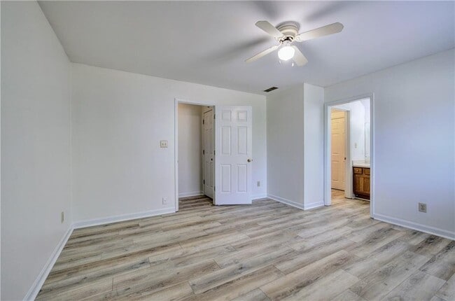 Building Photo - 1252 Minhinette Dr