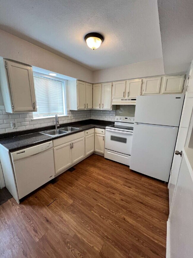 Building Photo - 2705 Wimbledon Ct