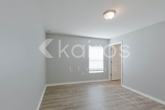 Building Photo - 4204 East 5th Street
