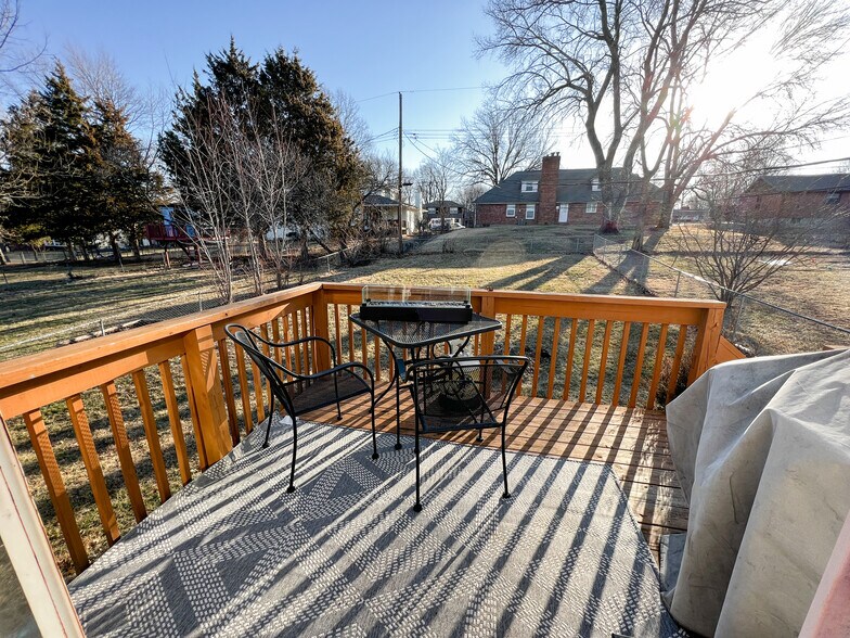 Building Photo - 323 SE Melody Ln