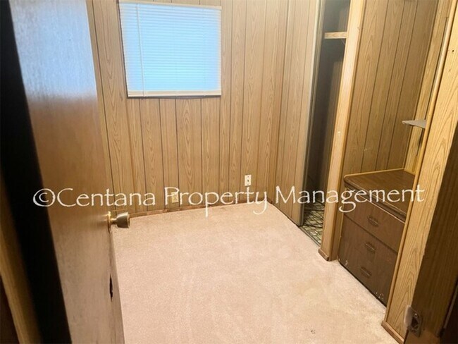 Building Photo - 2 bedroom mobile home near McDonald's!