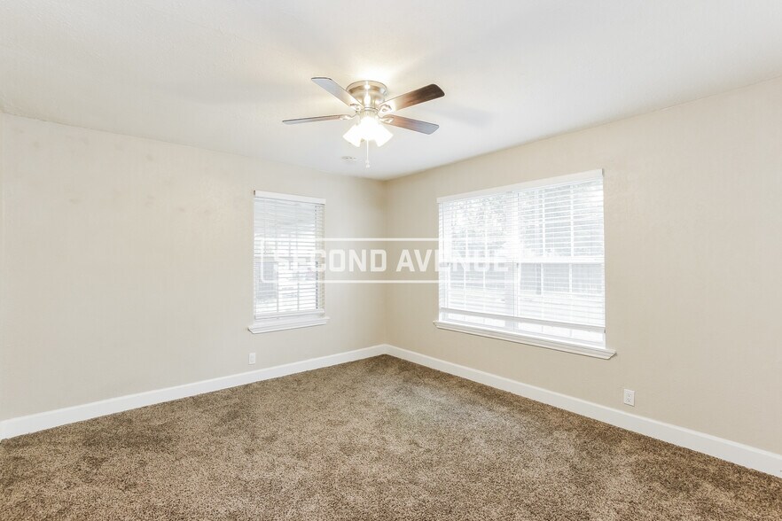 Building Photo - 2114 S Tyler St