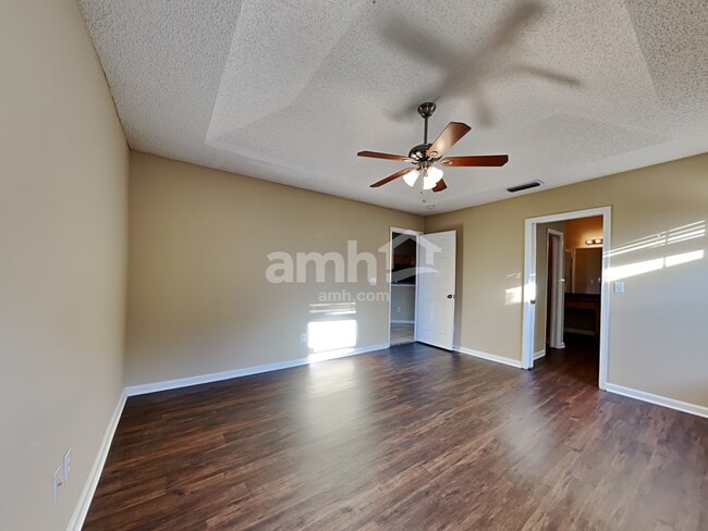 Building Photo - 3753 Woodbriar Dr
