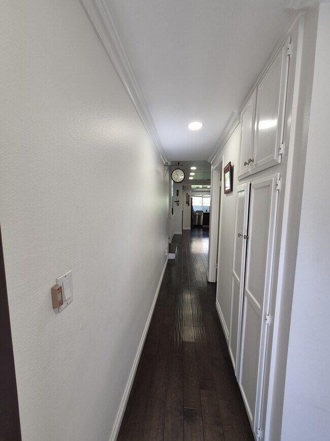 Building Photo - 5313 Sevilla Ct