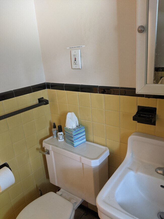 Bathroom - 189 Newman St