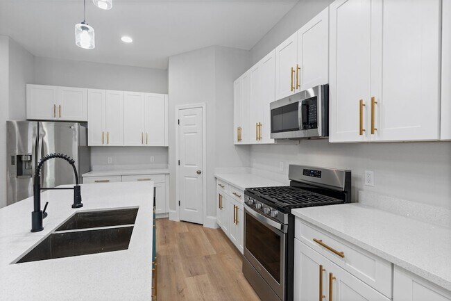 Building Photo - 478 Stephen F Austin Dr