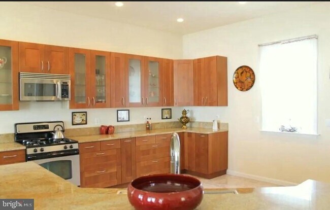 Building Photo - 1355 N Independence Dr