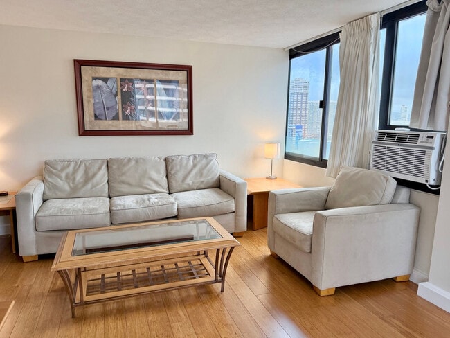 Building Photo - 343 Hobron Ln