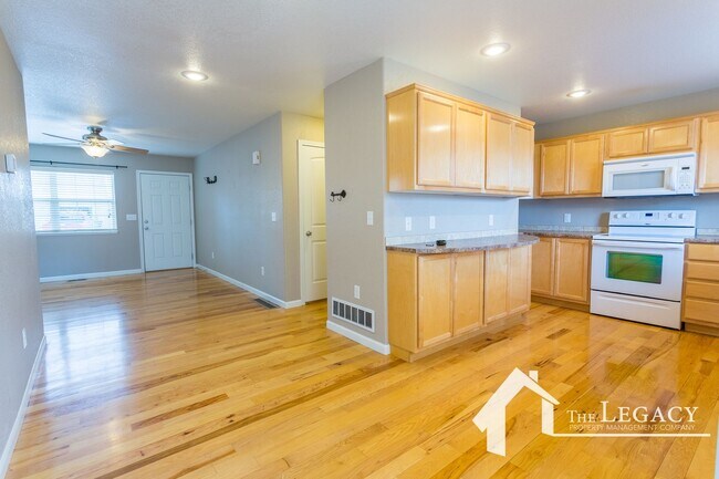 Building Photo - Westside Townhome
