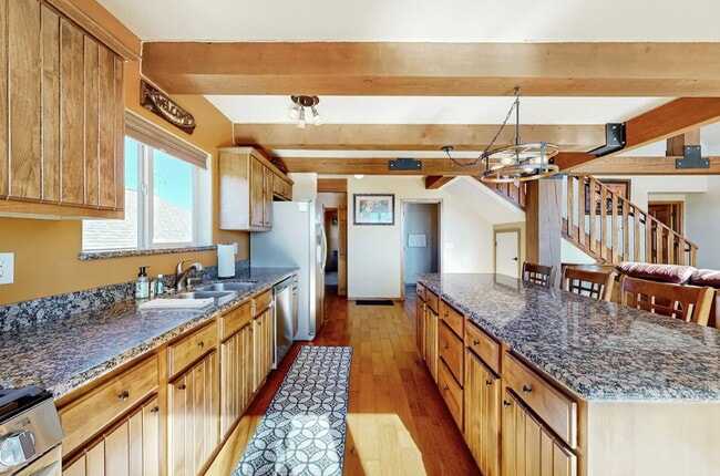Building Photo - 760 S Creekside Dr