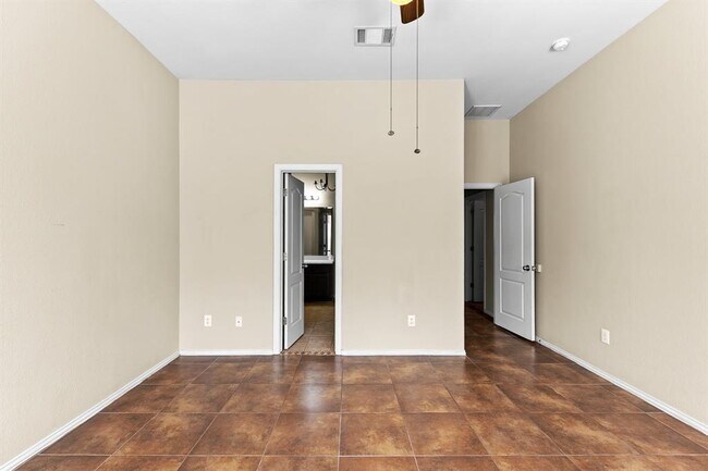 Building Photo - 208 Pecanwood S