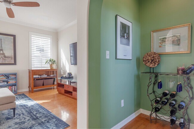 Building Photo - 509 S Matanzas Ave