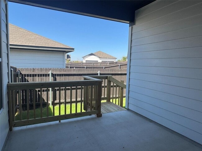 Building Photo - 423 Cross Barn Blvd