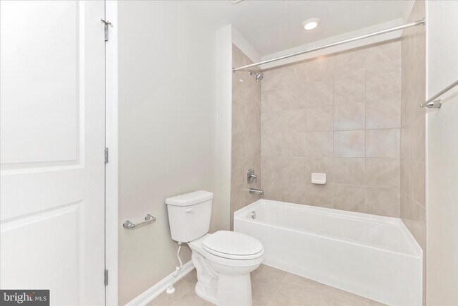 Building Photo - 461 Hanson St