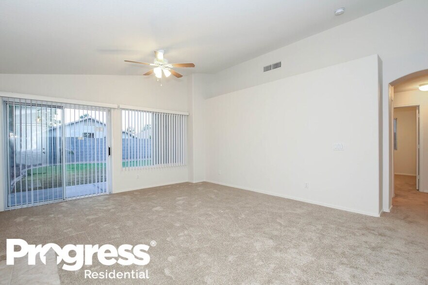 Building Photo - 8547 W Laurel Ln