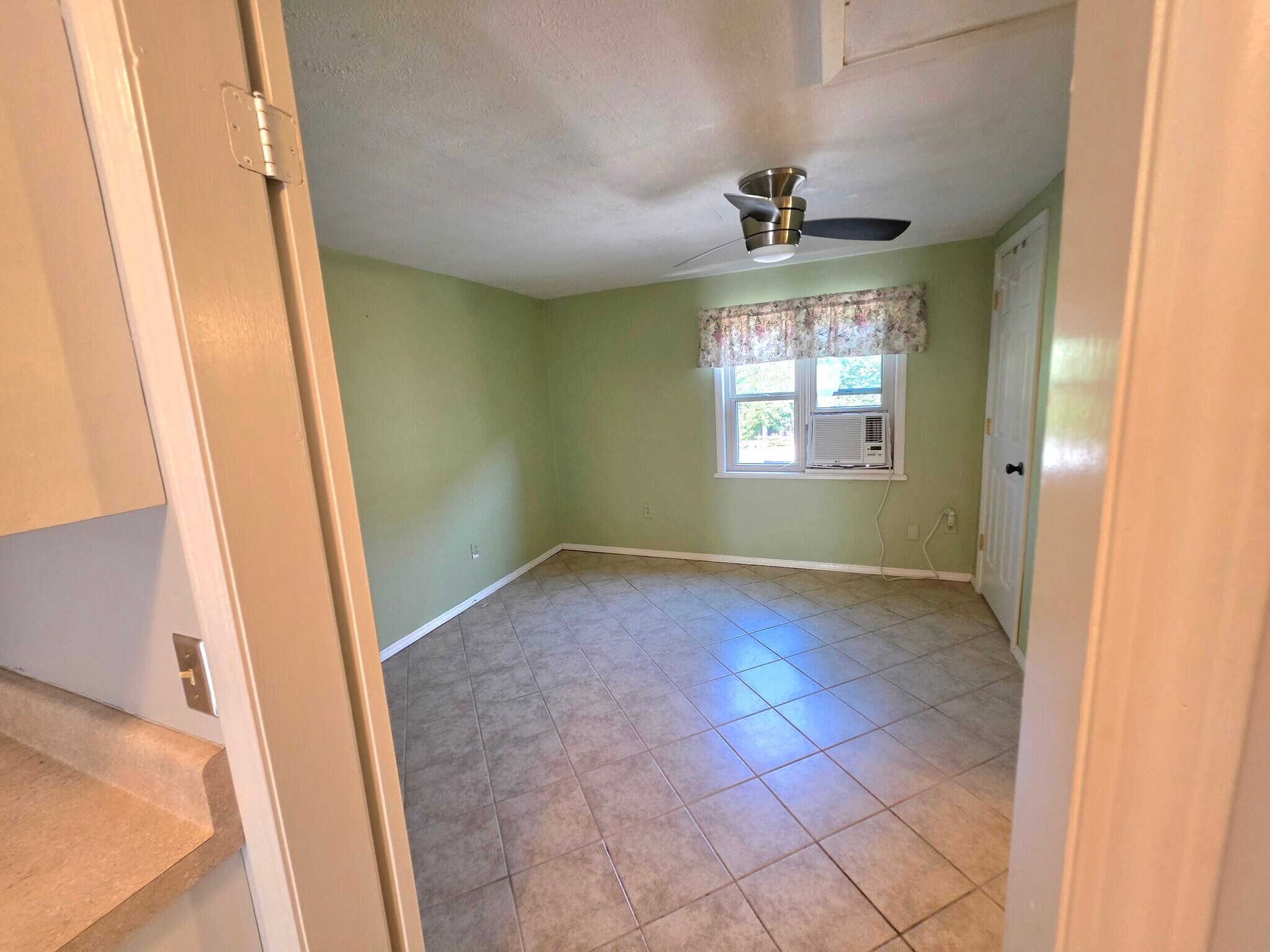 Building Photo - 4068 Peace Dr