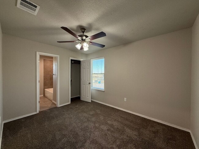 Building Photo - Beautiful Modern 3-Bed, 2-Bath Duplex with...