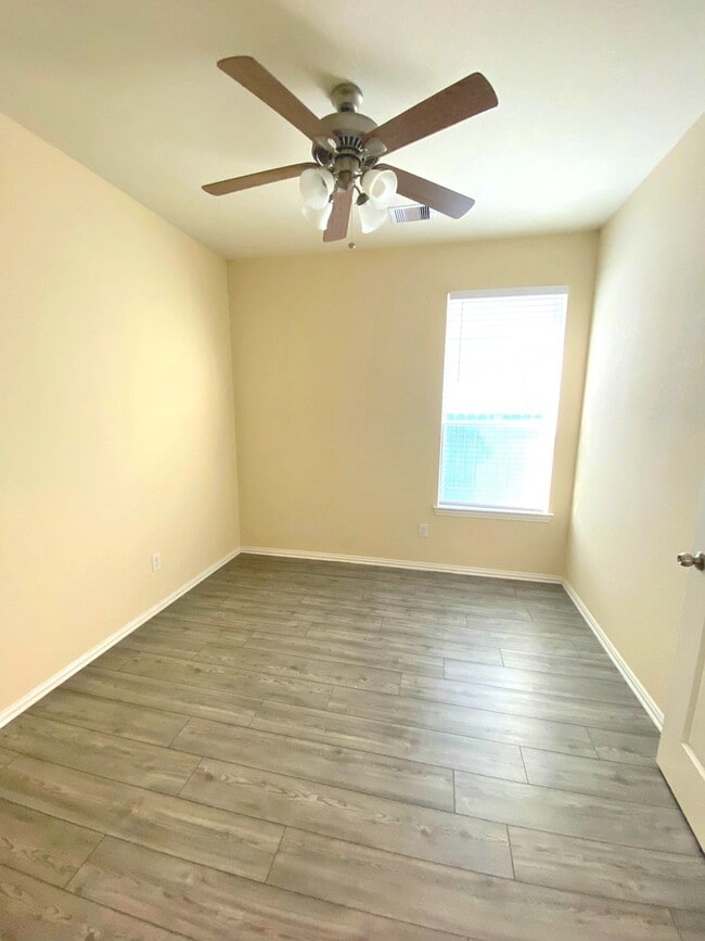 Building Photo - 29880 Dovetail Blf Ln
