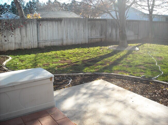 Building Photo - 11089 W Palm St