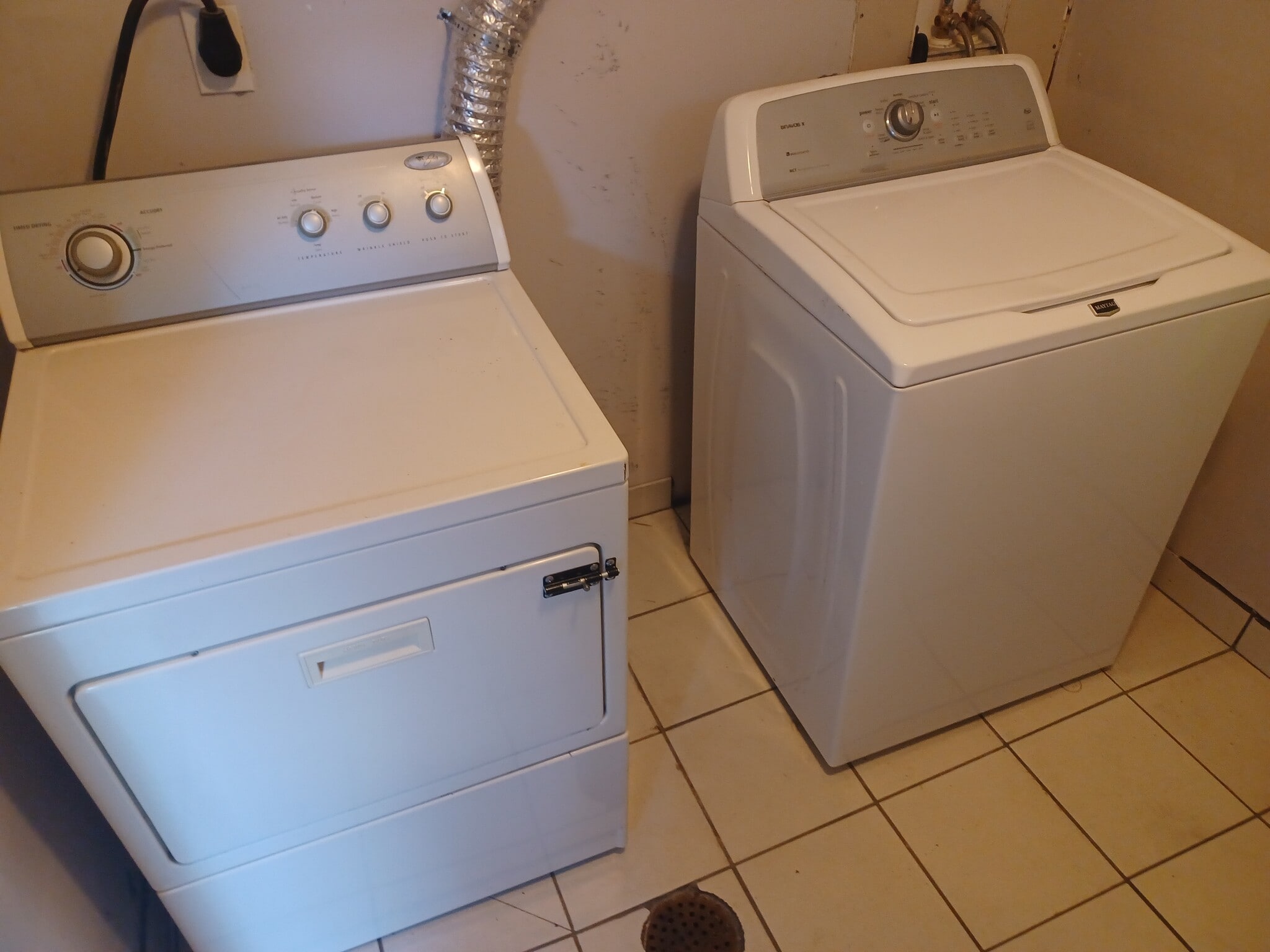 Laundry Room - 4137 Manchester Ave