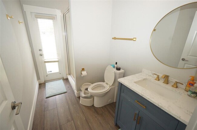 Building Photo - 8815 Royal Enclave Blvd