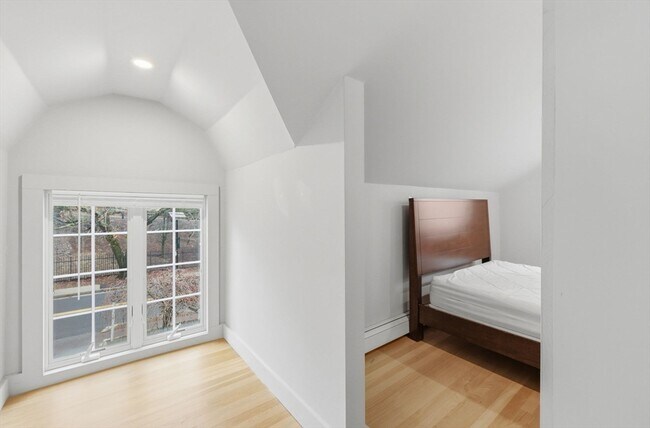 Building Photo - 32 Allandale St
