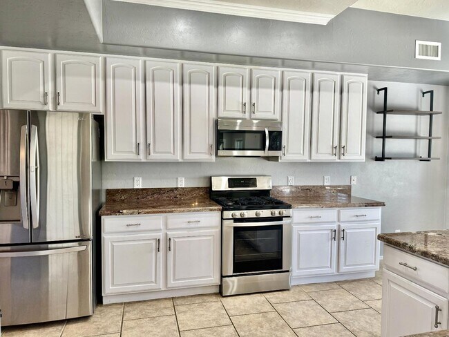 Building Photo - 12768 N Lantern Way
