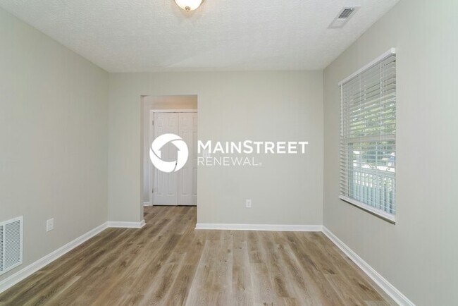 Building Photo - 4 Bedroom Pet-Friendly Home in JEFFERSONVILLE, IN with Main Street Renewal