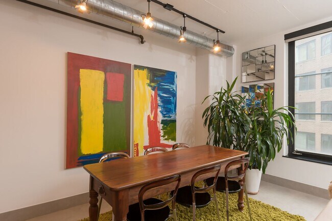 Building Photo - Logan Circle Condo | 1 Bed | 1 Bath | 780 SF | 1 Garage Parking Space