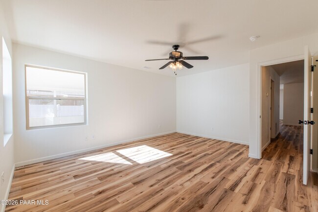 Building Photo - 4840 N Agua Fria Dr