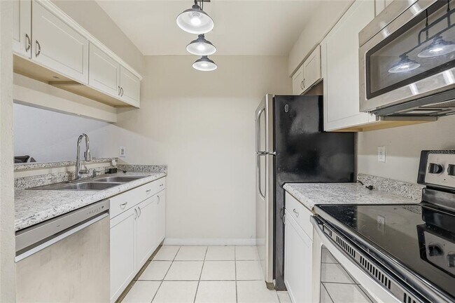 Building Photo - 4004 Nestle Oaks Pl