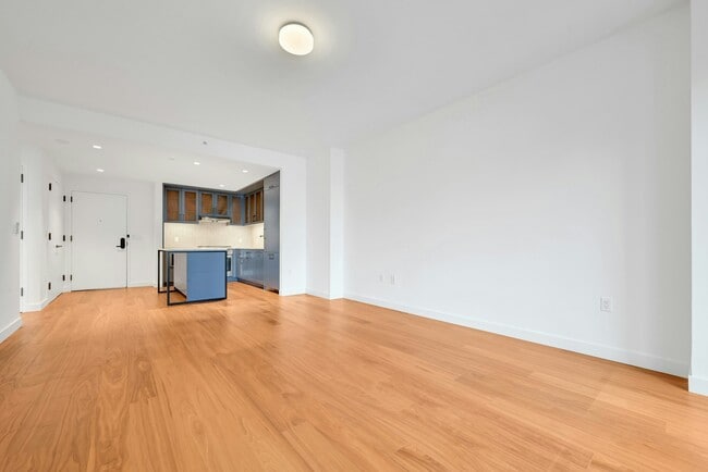 Building Photo - 2 Shore Ln