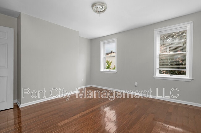Building Photo - 915 W Lombard St