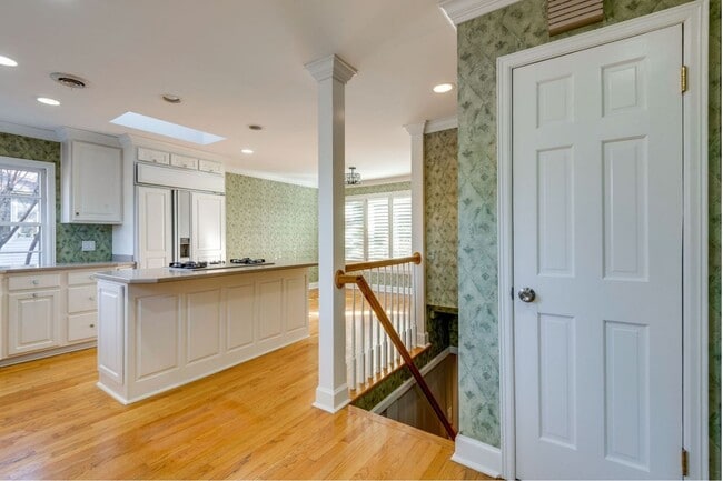 Building Photo - Spacious Green Hills Retreat | 3–4BR, 3BA | Deck, Hot Tub, & Prime Location