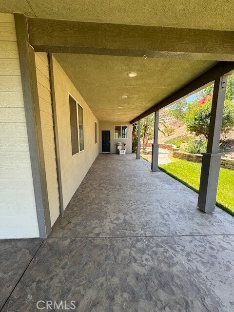 Building Photo - 21650 Skyhill Pl