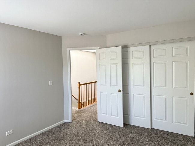 Building Photo - 179 Polaris Dr