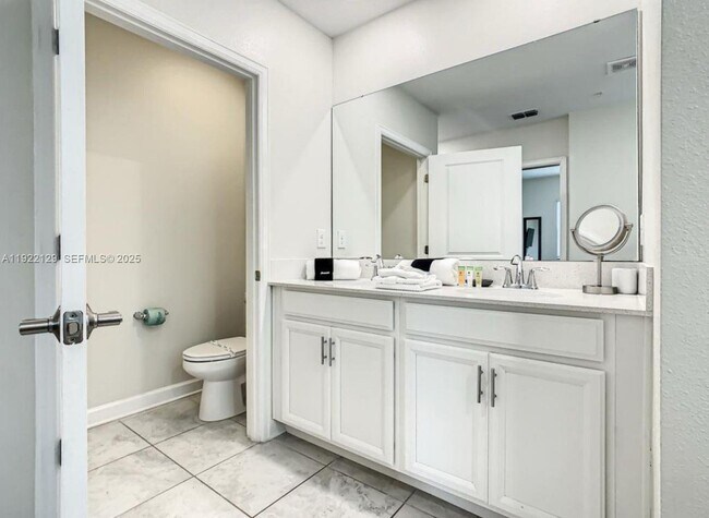 Building Photo - 653 Ocean Course Ave