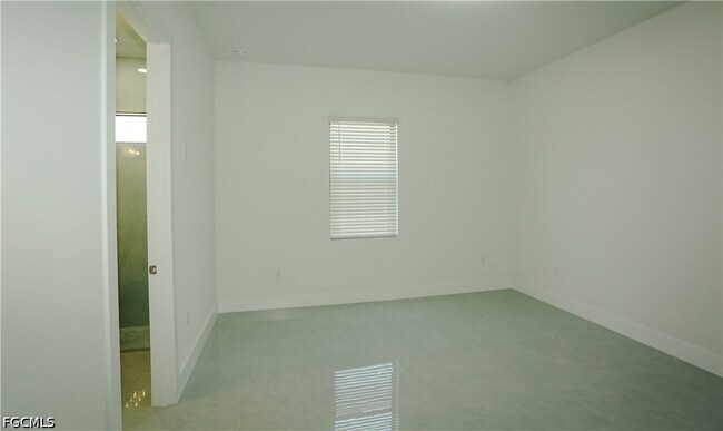 Building Photo - 143 Harold Ave S