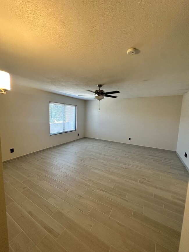 Building Photo - Stunning & Spacious 2 BR / 2.5 BA Townhome – Move-In Ready!