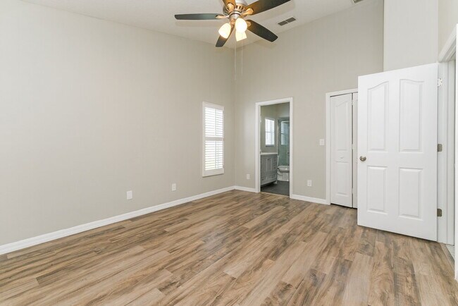 Building Photo - 10402 Barnett Loop