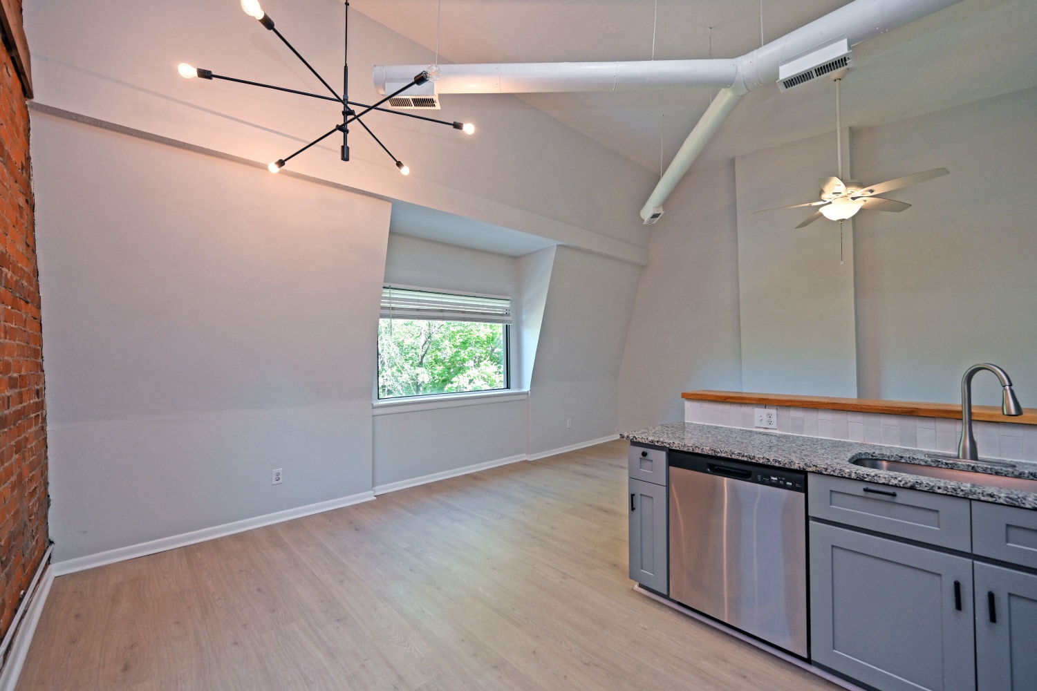 Building Photo - 2228 Kemper Ln