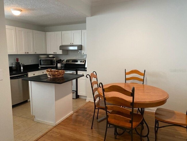 Building Photo - 501 Knights Run Ave