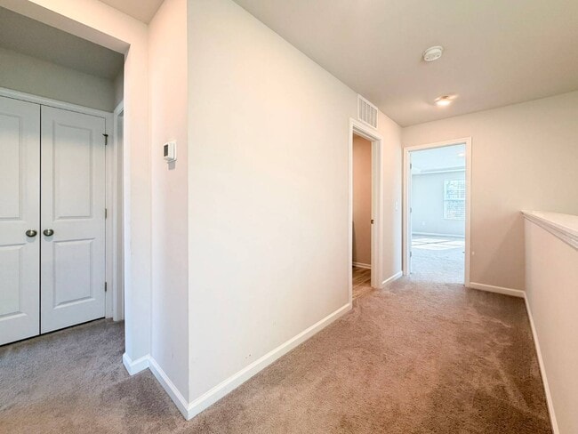 Building Photo - 400 Hazy Hls Ln