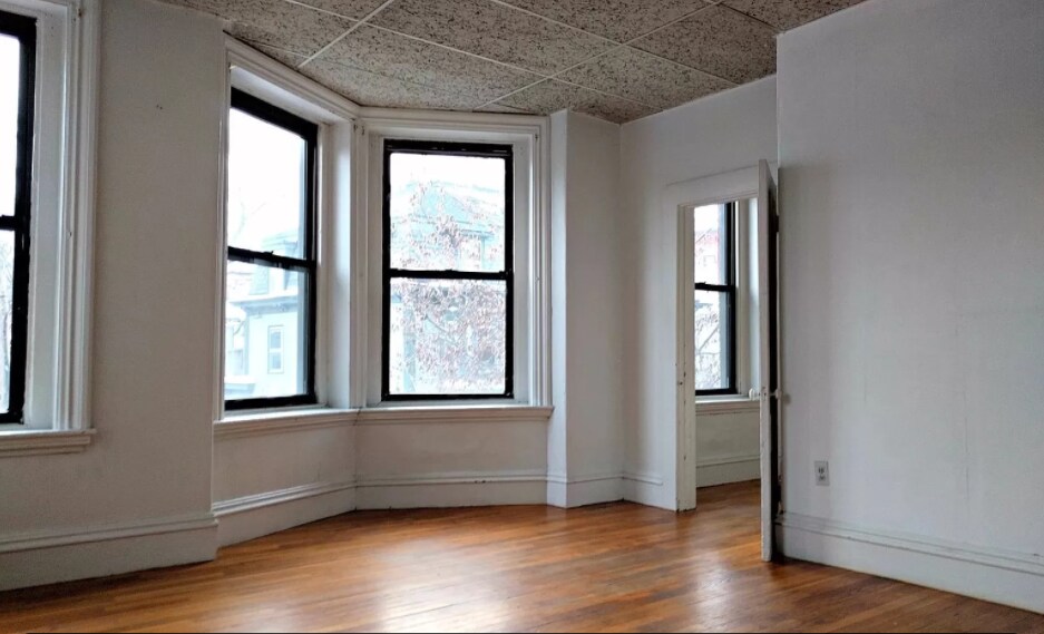 Building Photo - 179 Harvard St