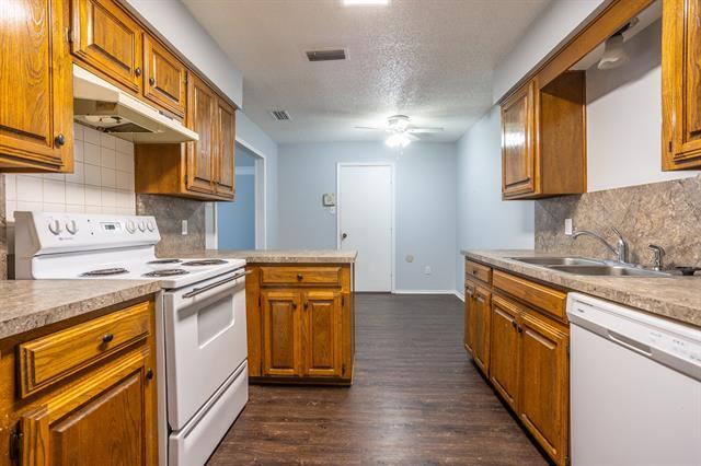 Building Photo - 362 S Stewart Ave